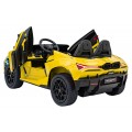 Lamborghini Revuelto XL STRONG Žluté vozidlo