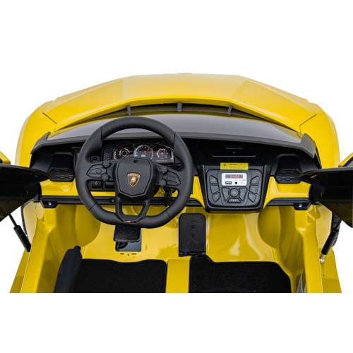 Lamborghini Revuelto XL STRONG Žluté vozidlo