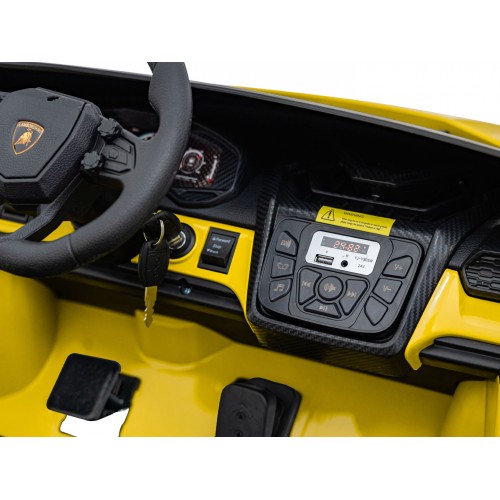 Lamborghini Revuelto XL STRONG Žluté vozidlo