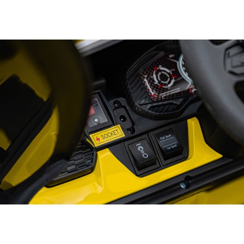 Lamborghini Revuelto XL STRONG Žluté vozidlo