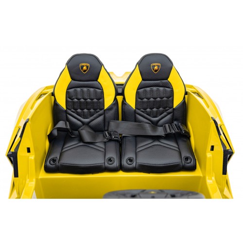 Lamborghini Revuelto XL STRONG Žluté vozidlo