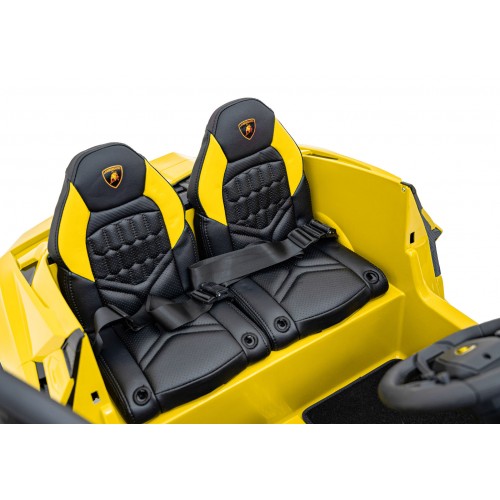 Lamborghini Revuelto XL STRONG Žluté vozidlo