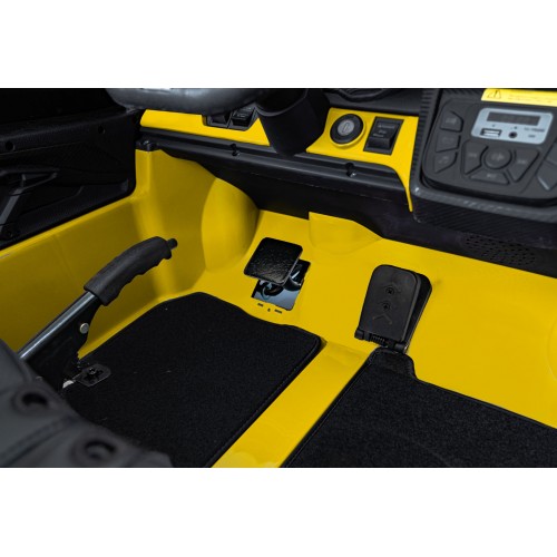 Lamborghini Revuelto XL STRONG Žluté vozidlo