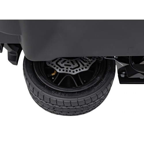 Lamborghini Revuelto XL STRONG Žluté vozidlo