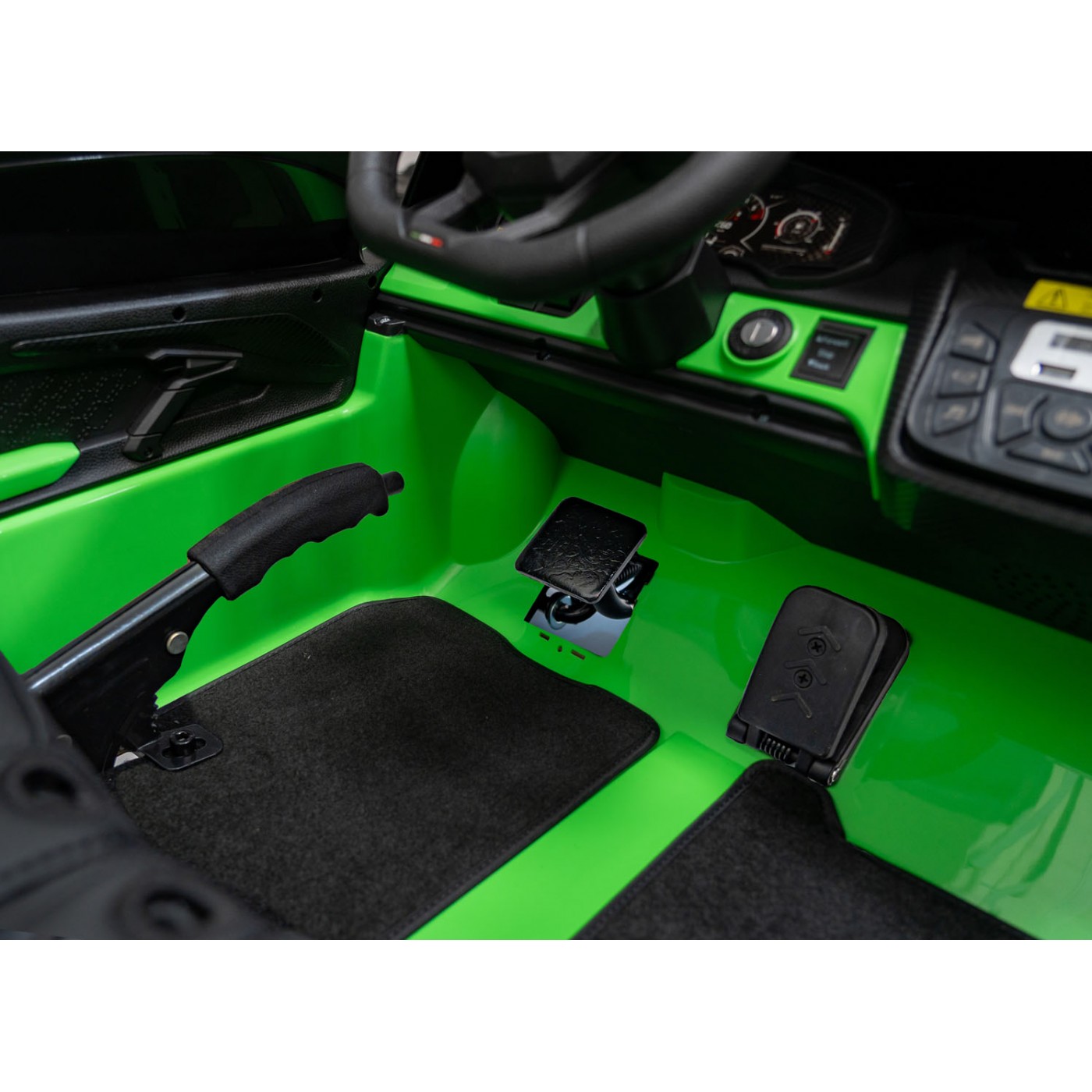Lamborghini Revuelto XL STRONG Zelené vozidlo