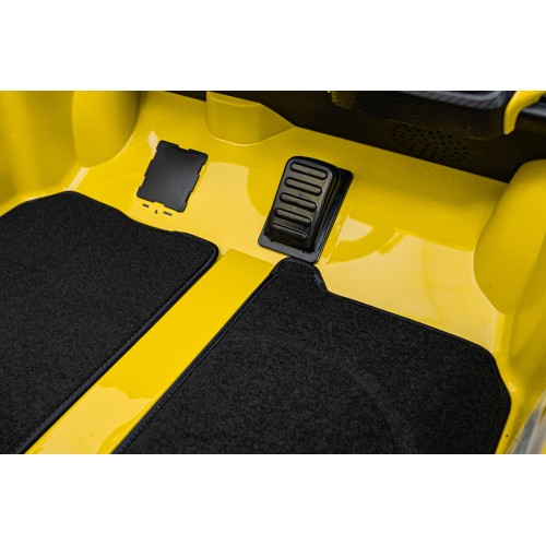 Žluté vozidlo Lamborghini Revuelto XL