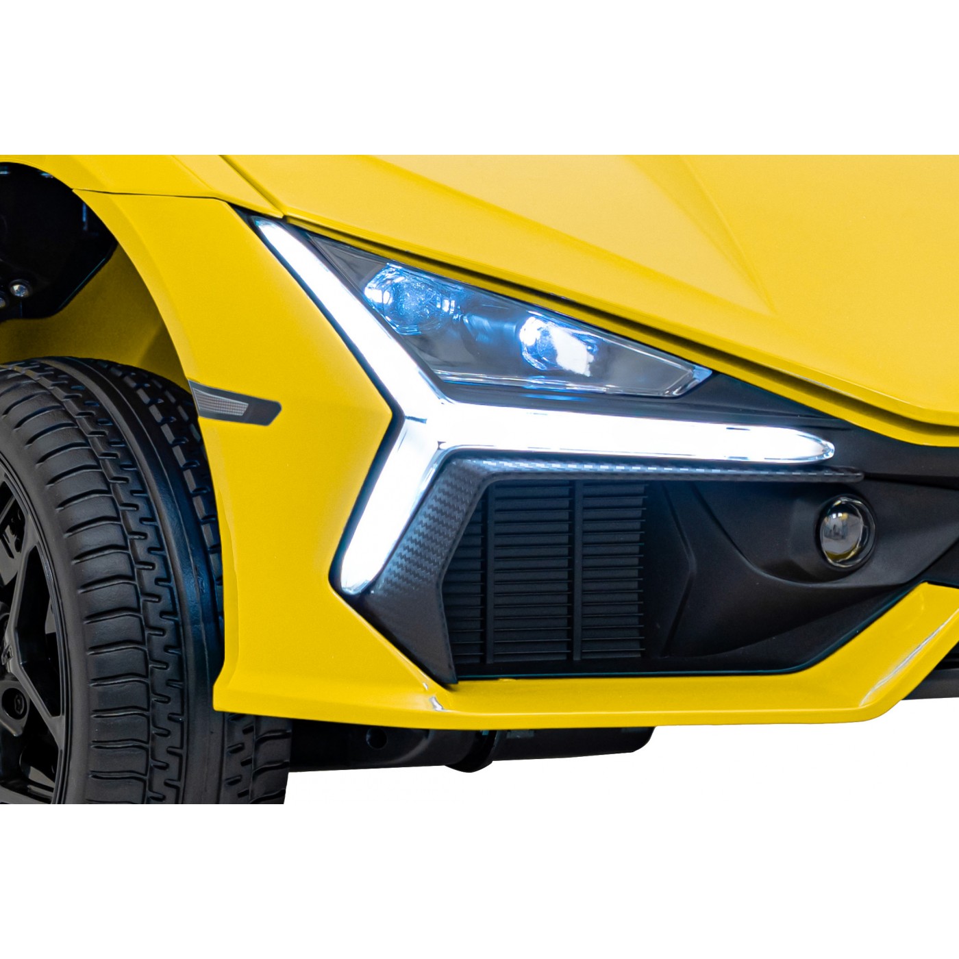 Žluté vozidlo Lamborghini Revuelto XL