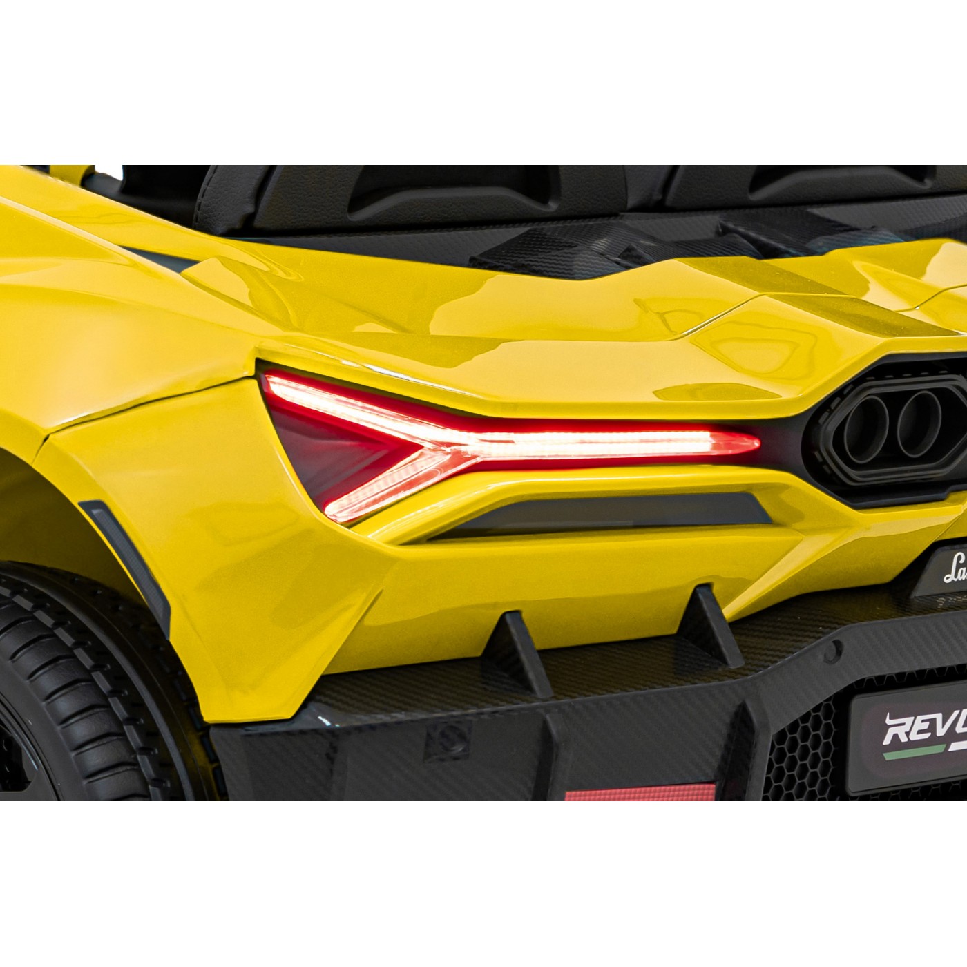 Žluté vozidlo Lamborghini Revuelto XL