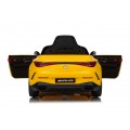 Mercedes Benz AMG CLE 53 Žluté vozidlo