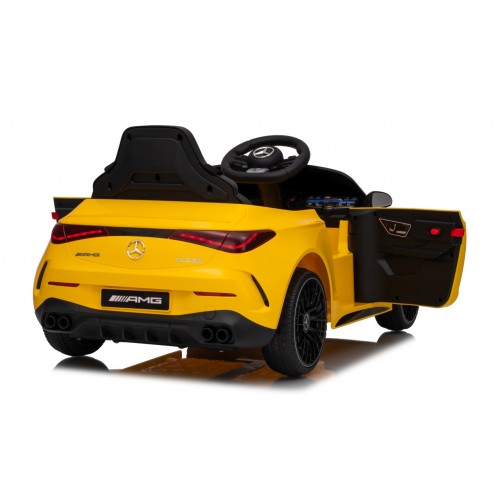 Mercedes Benz AMG CLE 53 Žluté vozidlo