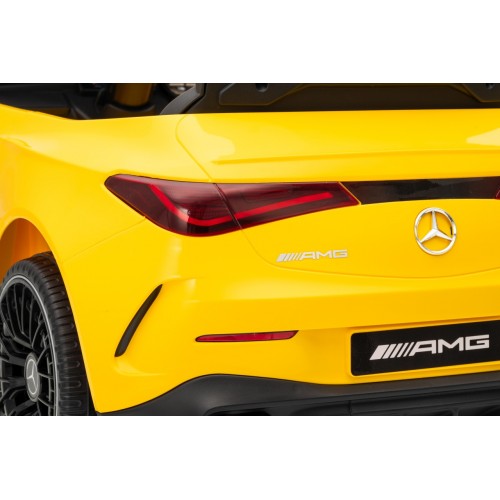 Mercedes Benz AMG CLE 53 Žluté vozidlo