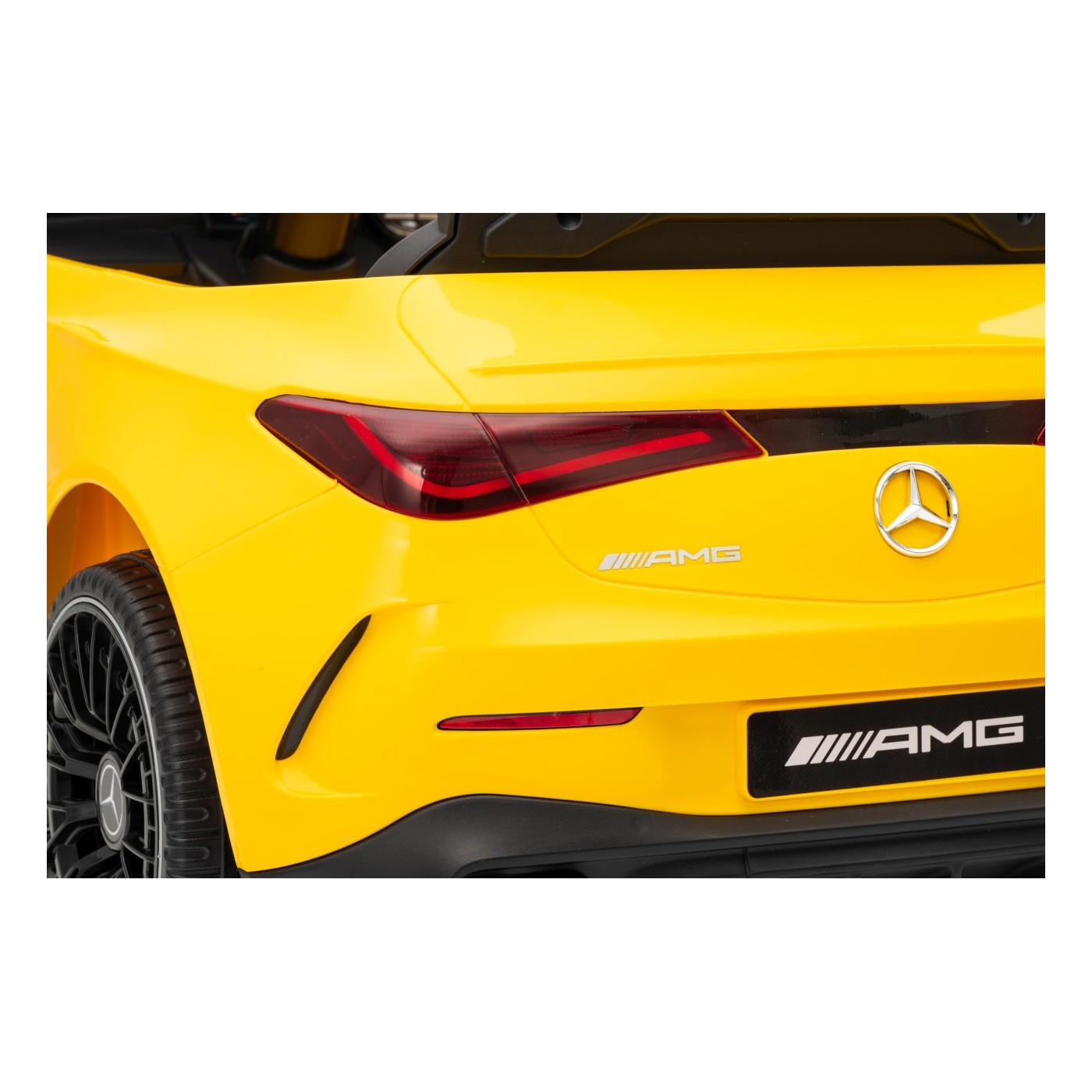 Mercedes Benz AMG CLE 53 Žluté vozidlo