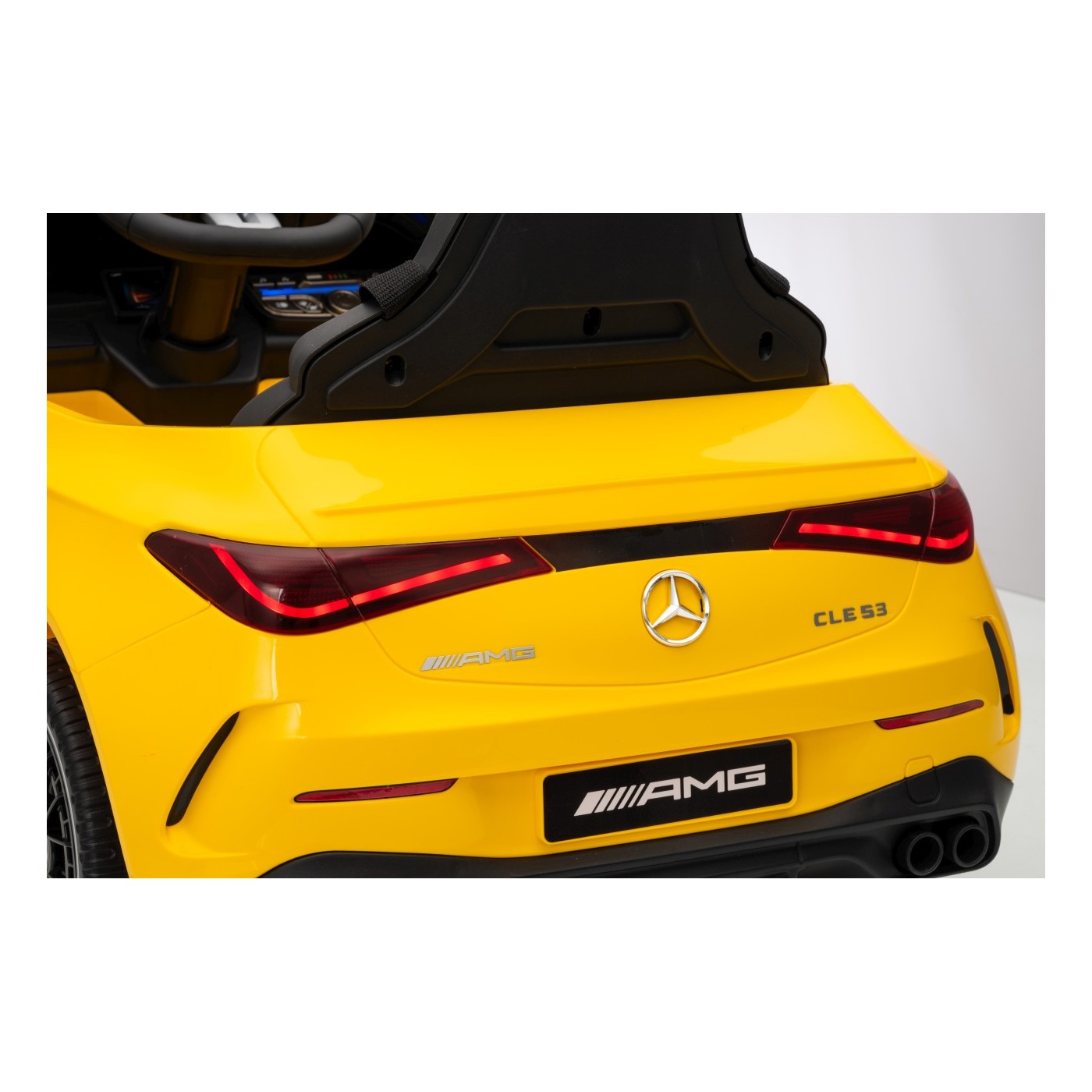 Mercedes Benz AMG CLE 53 Žluté vozidlo