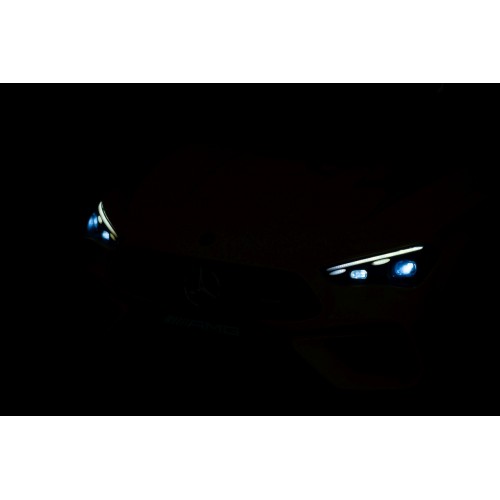 Mercedes Benz AMG CLE 53 Žluté vozidlo