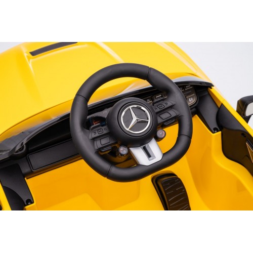 Mercedes Benz AMG CLE 53 Žluté vozidlo