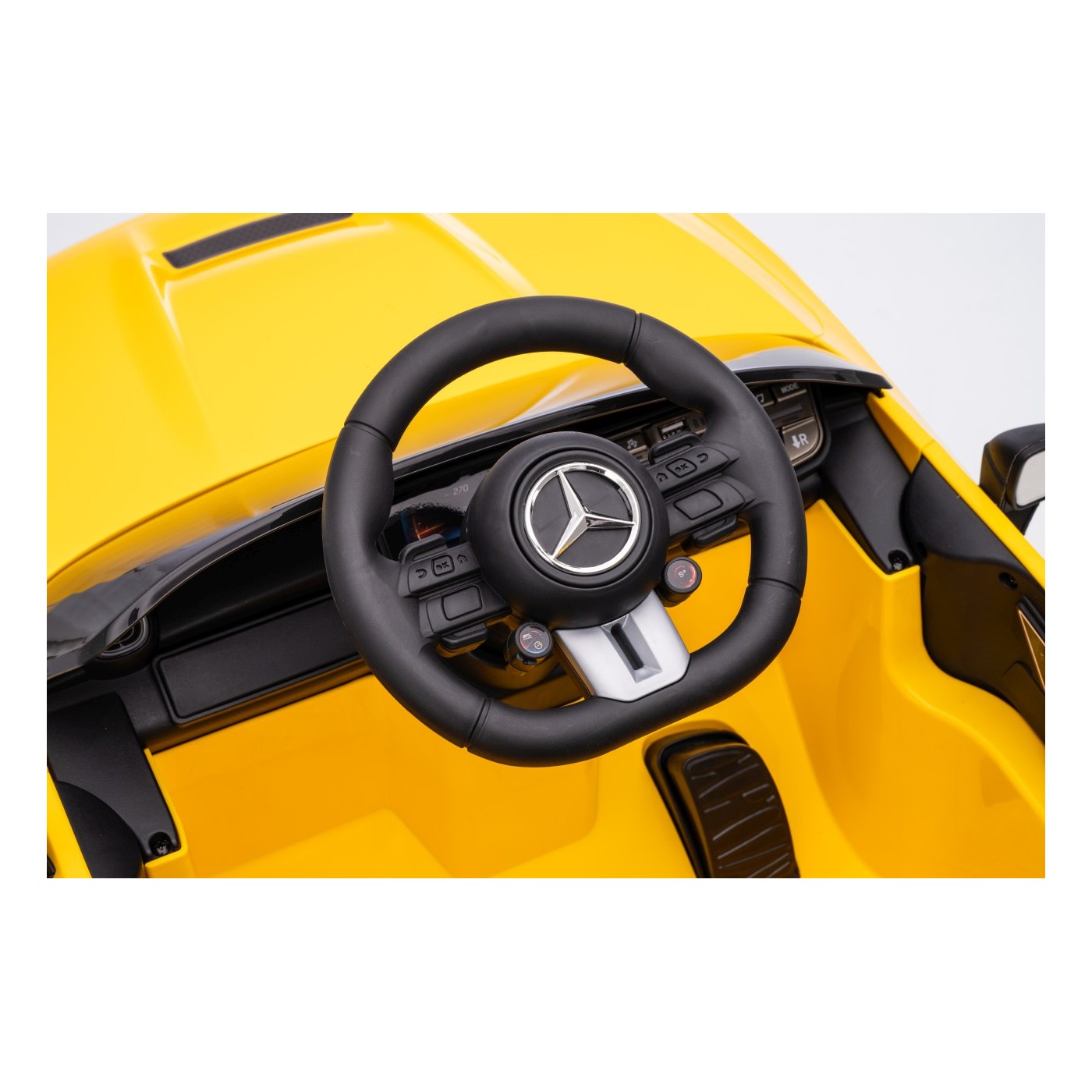 Mercedes Benz AMG CLE 53 Žluté vozidlo
