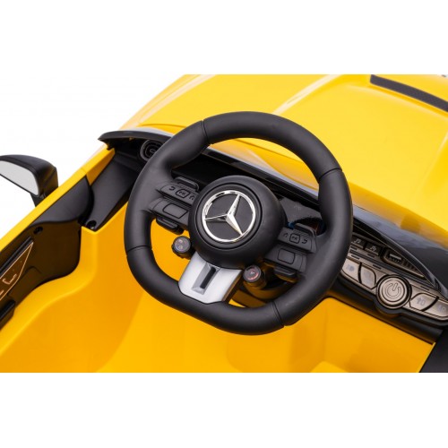 Mercedes Benz AMG CLE 53 Žluté vozidlo