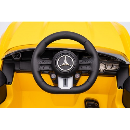 Mercedes Benz AMG CLE 53 Žluté vozidlo
