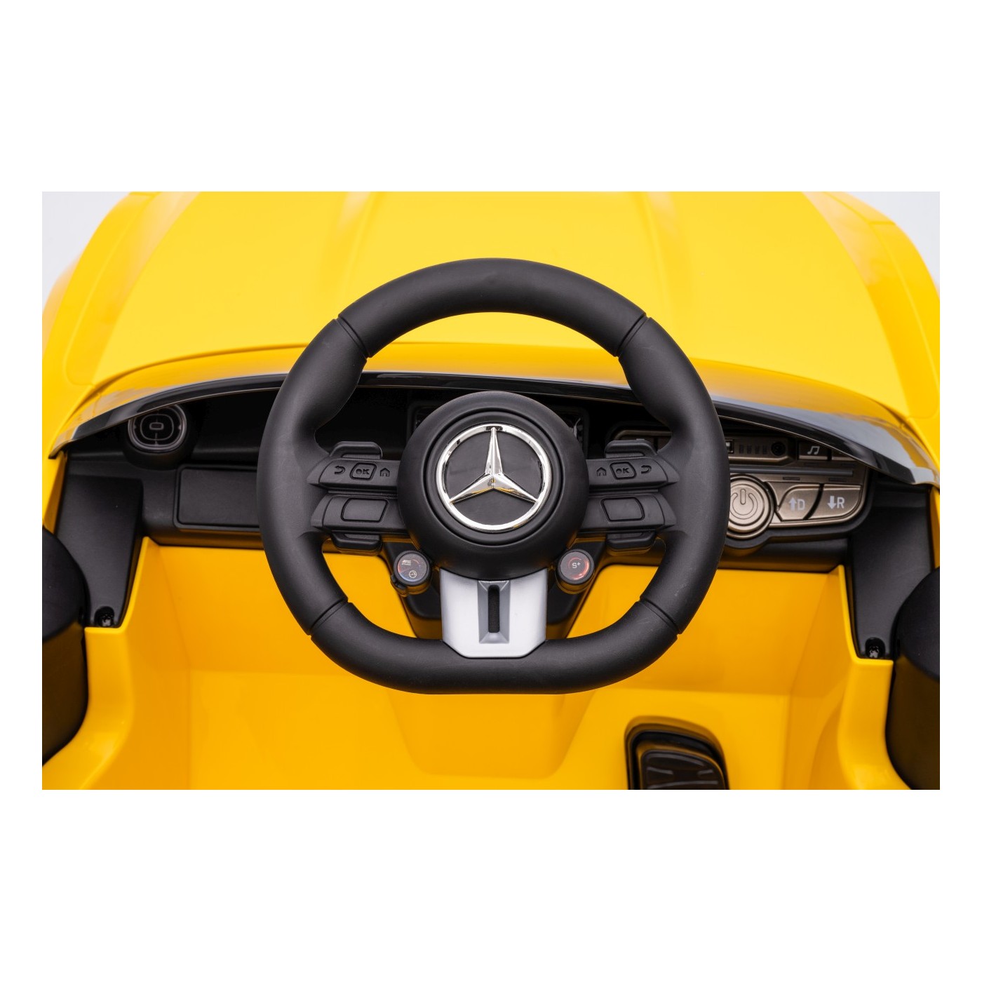 Mercedes Benz AMG CLE 53 Žluté vozidlo