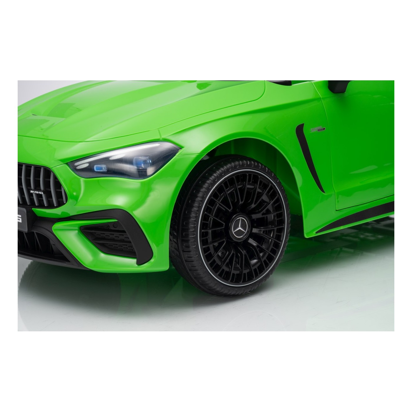 Mercedes Benz AMG CLE 53 Zelené vozidlo