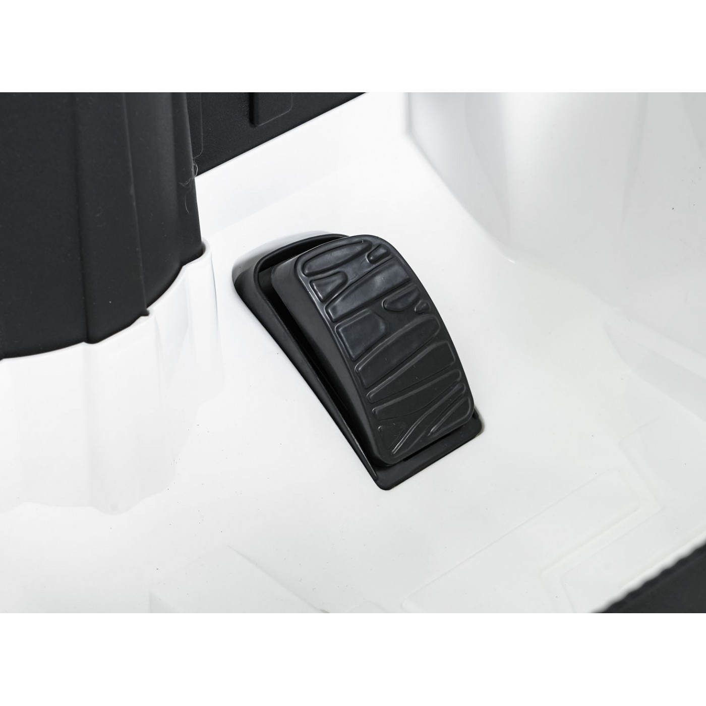 Vozidlo Land Rover Defender 110 SVX Concept White