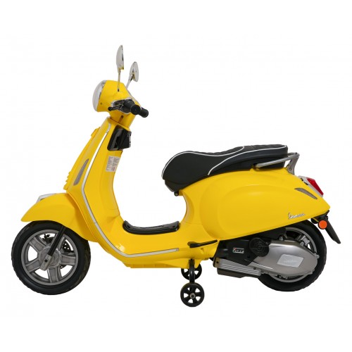 Automobilový skútr Vespa ROMA žlutá