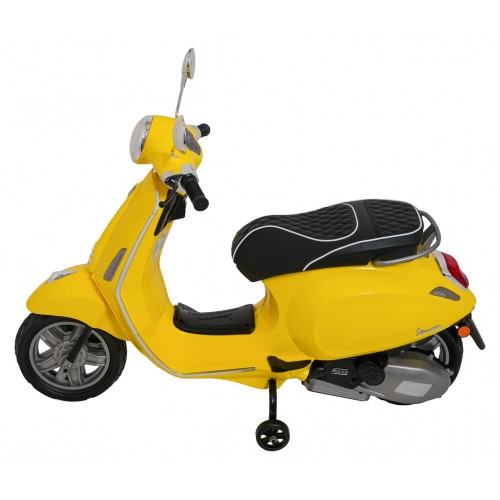 Automobilový skútr Vespa ROMA žlutá