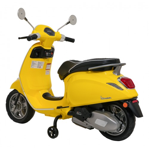 Automobilový skútr Vespa ROMA žlutá