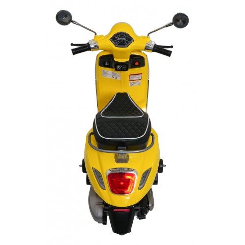 Automobilový skútr Vespa ROMA žlutá