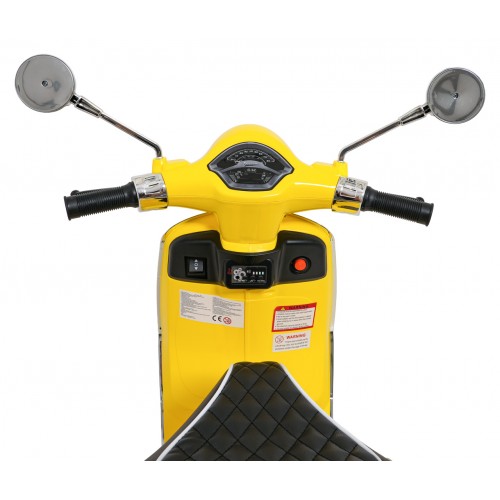 Automobilový skútr Vespa ROMA žlutá
