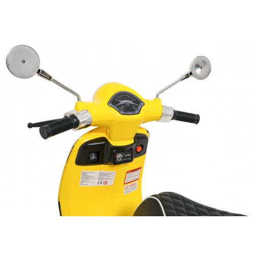Automobilový skútr Vespa ROMA žlutá