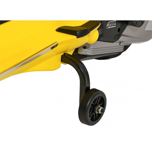 Automobilový skútr Vespa ROMA žlutá