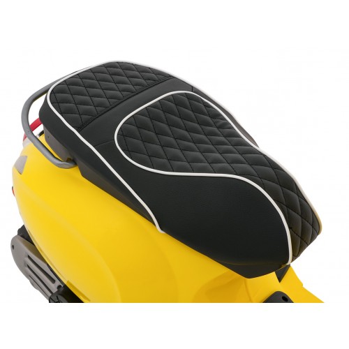 Automobilový skútr Vespa ROMA žlutá