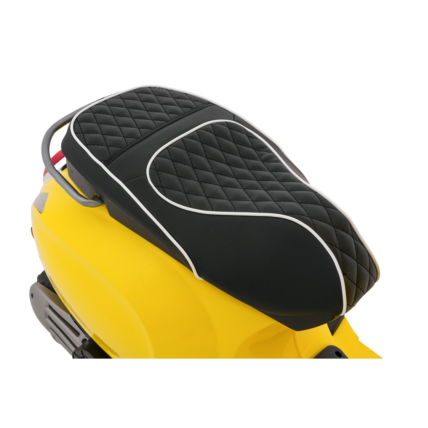 Automobilový skútr Vespa ROMA žlutá