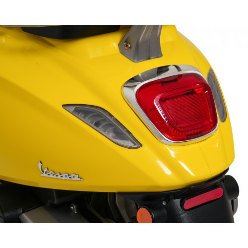 Automobilový skútr Vespa ROMA žlutá