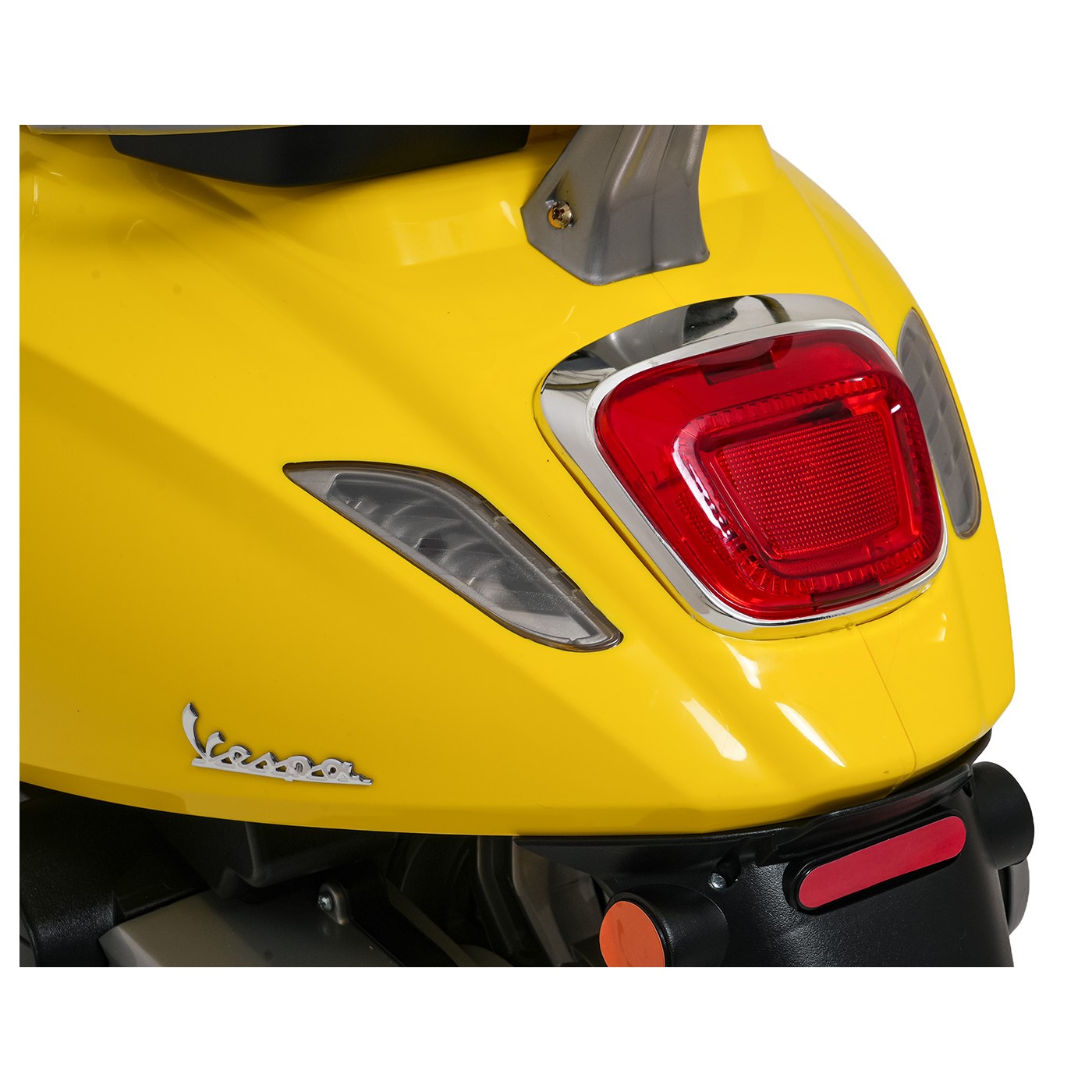 Automobilový skútr Vespa ROMA žlutá