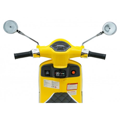 Automobilový skútr Vespa ROMA žlutá