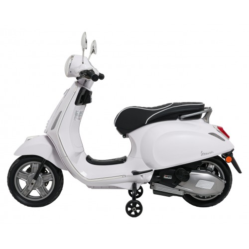 Automobilový skútr Vespa ROMA White