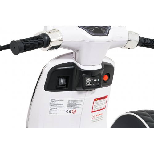 Automobilový skútr Vespa ROMA White