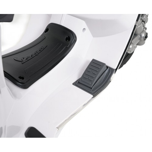 Automobilový skútr Vespa ROMA White