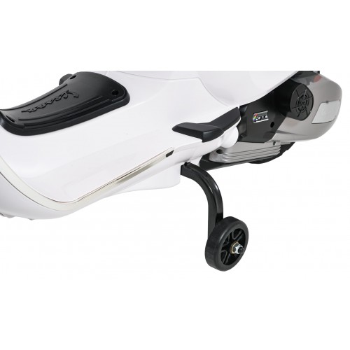 Automobilový skútr Vespa ROMA White