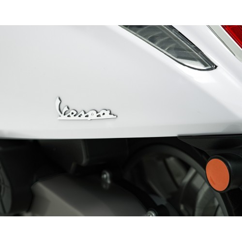 Automobilový skútr Vespa ROMA White