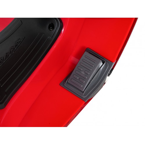 Automobilový skútr Vespa ROMA Red