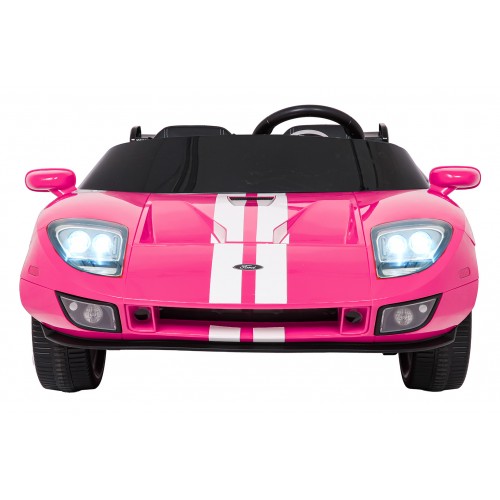 Růžové vozidlo Ford GT