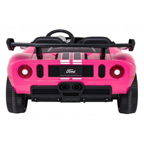 Růžové vozidlo Ford GT