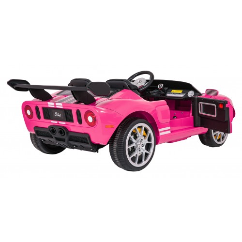 Růžové vozidlo Ford GT