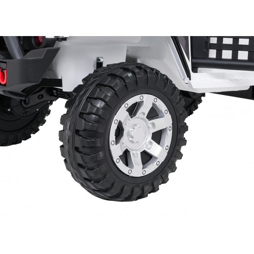 Jeep BEAST 4x4 bílé vozidlo