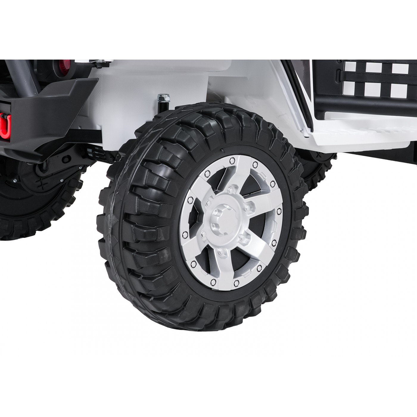 Jeep BEAST 4x4 bílé vozidlo