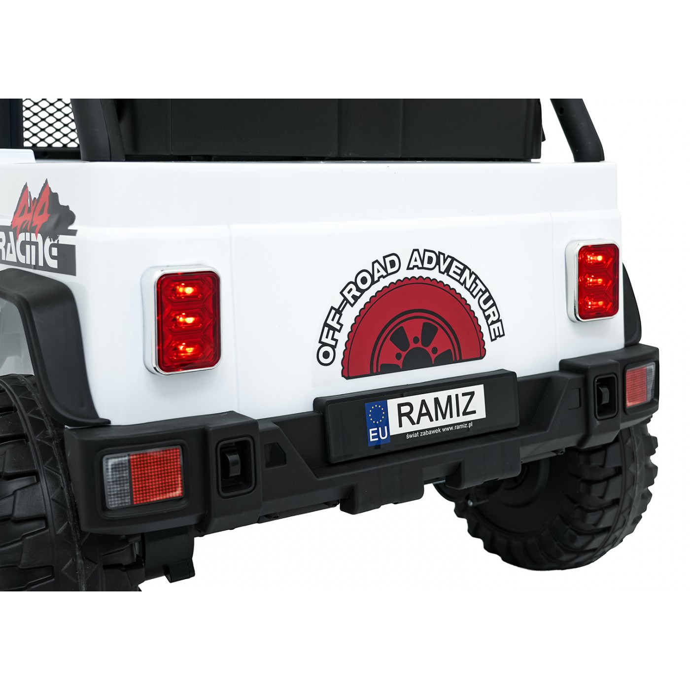 Jeep BEAST 4x4 bílé vozidlo
