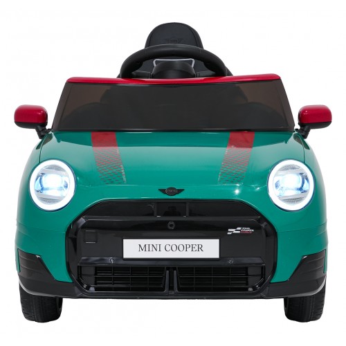 Zelené vozidlo Mini Cooper